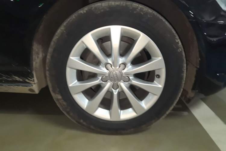 Used Audi A6L 2012 30 FSI Technology Edition Right Front Wheel Hub