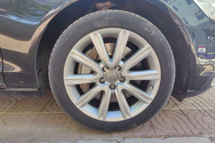 Used Audi A6L 2012 50 TFSI quattro Luxury Model Right Front Wheel Hub