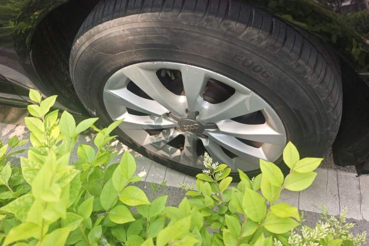 Used Audi A6L 2012 30 FSI Comfort Model Right Front Wheel Hub