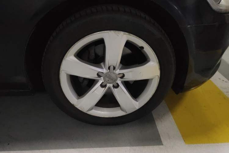 Used Audi A6L 2012 TFSI Standard Model Right Front Wheel Hub