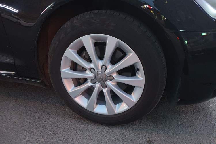 Used Audi A6L 2012 30 FSI Comfort Model Right Front Wheel Hub