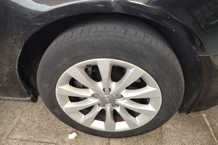 Used Audi A6L 2012 TFSI Standard Model Right Front Wheel Hub