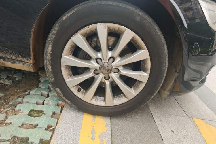 Used Audi A6L 2012 TFSI Standard Model Right Front Wheel Hub