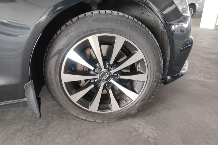 Used Audi A6L 2012 30 FSI Luxury Model Right Front Wheel Hub
