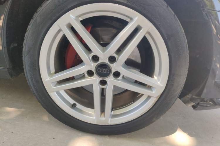 Used Audi A6L 2012 30 FSI Comfort Model Right Front Wheel Hub