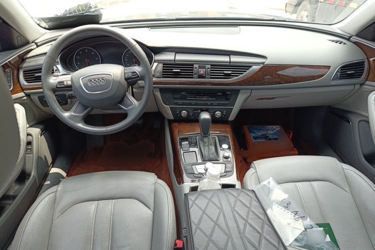 Used Audi A6L 2012 35 FSI Luxury Model Center Console