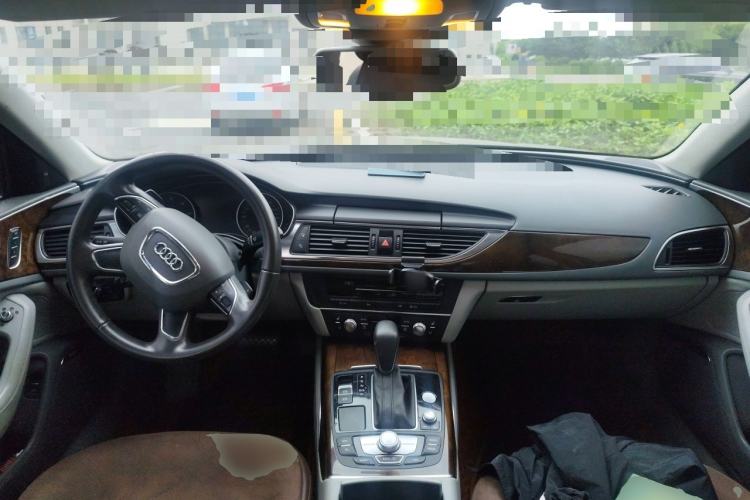 Used Audi A6L 2012 35 FSI Luxury Model Center Console