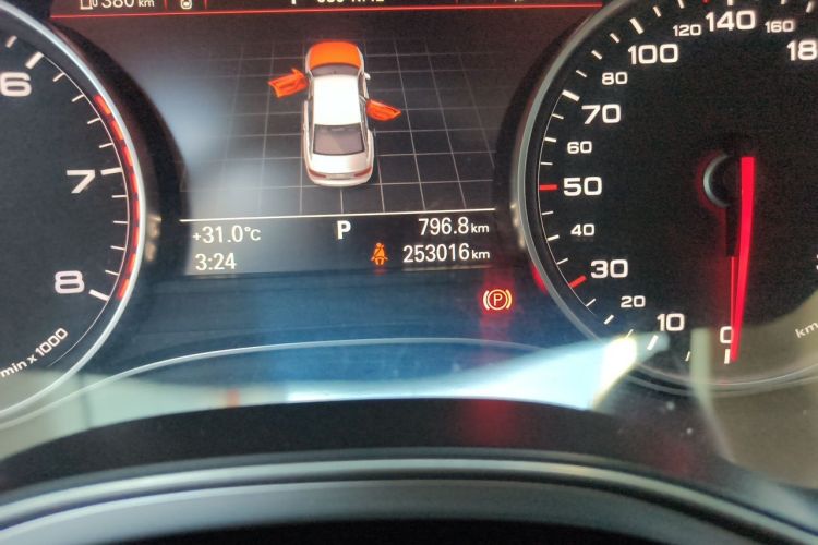 Used Audi A6L 2012 50 TFSI quattro Luxury Model Odometer Close Up