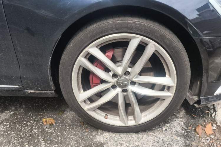 Used Audi A6L 2012 50 TFSI quattro Luxury Model Right Front Wheel Hub