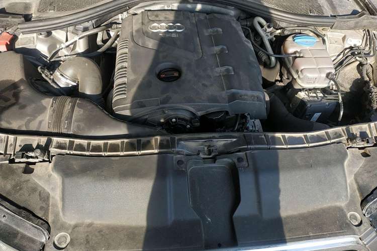 Used Audi A6L 2012 TFSI Standard Model Engine Bay