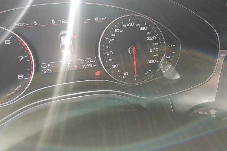 Used Audi A6L 2012 TFSI Standard Model Odometer Close Up