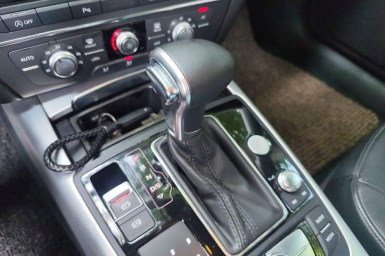 Used Audi A6L 2012 30 FSI Technology Edition Gear Lever