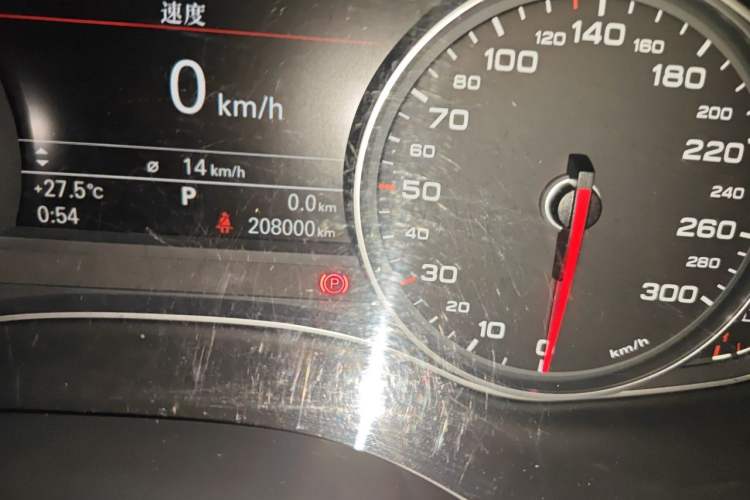 Used Audi A6L 2012 TFSI Standard Model Odometer Close Up