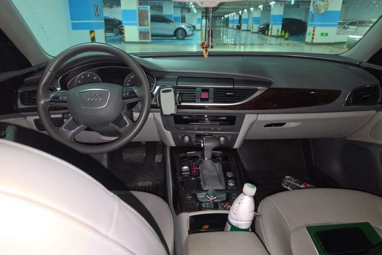 Used Audi A6L 2012 30 FSI Comfort Model Center Console