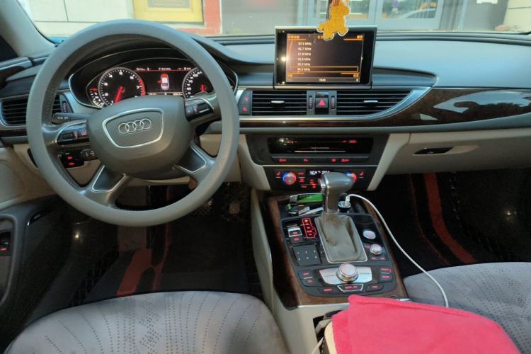 Used Audi A6L 2012 30 FSI Luxury Model Center Console