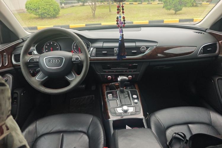 Used Audi A6L 2012 30 FSI Luxury Model Center Console