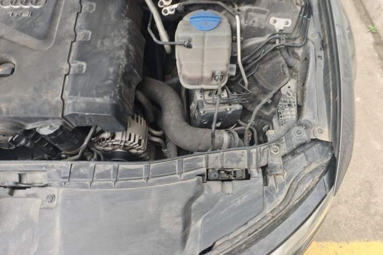 Used Audi A6L 2012 TFSI Standard Model Engine Bay Left