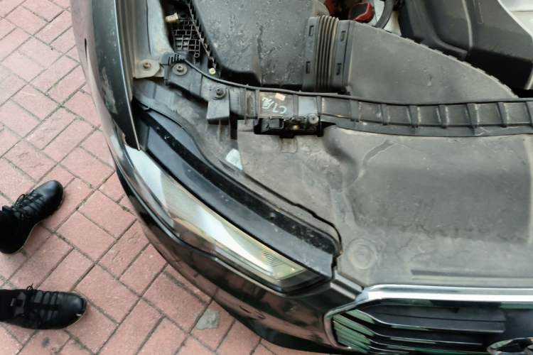 Used Audi A6L 2012 30 FSI Luxury Model Engine Bay Right