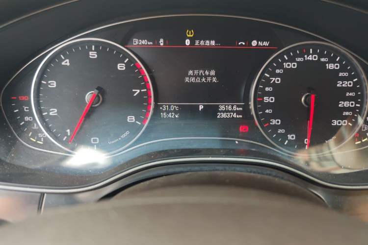 Used Audi A6L 2012 TFSI Standard Model Odometer Close Up
