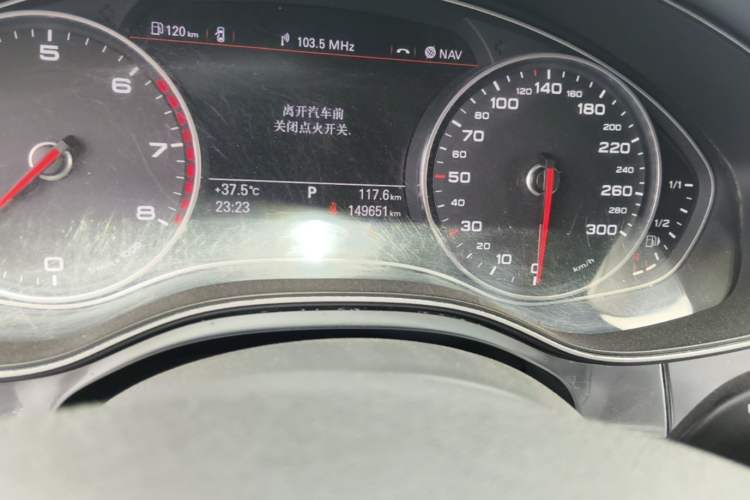Used Audi A6L 2012 TFSI Standard Model Odometer Close Up