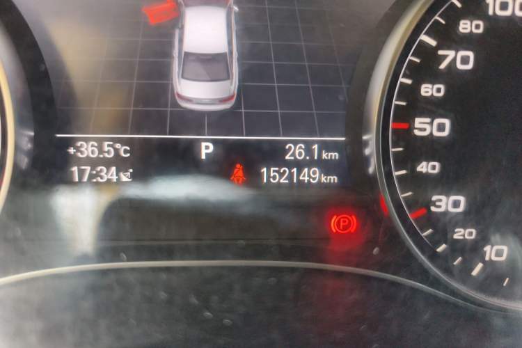 Used Audi A6L 2012 30 FSI Comfort Model Odometer Close Up