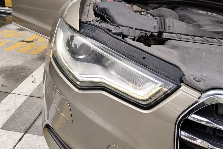 Used Audi A6L 2012 TFSI Standard Model Right Front Headlight