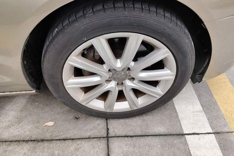Used Audi A6L 2012 TFSI Standard Model Right Front Wheel Hub