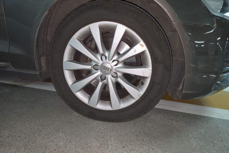 Used Audi A6L 2012 30 FSI Comfort Model Right Front Wheel Hub