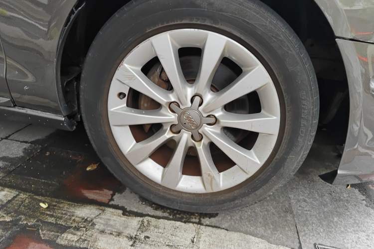 Used Audi A6L 2012 TFSI Standard Model Right Front Wheel Hub
