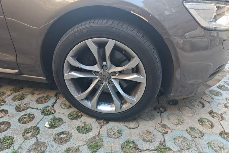 Used Audi A6L 2012 TFSI Standard Model Right Front Wheel Hub