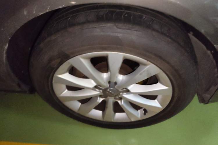Used Audi A6L 2012 TFSI Standard Model Right Front Wheel Hub