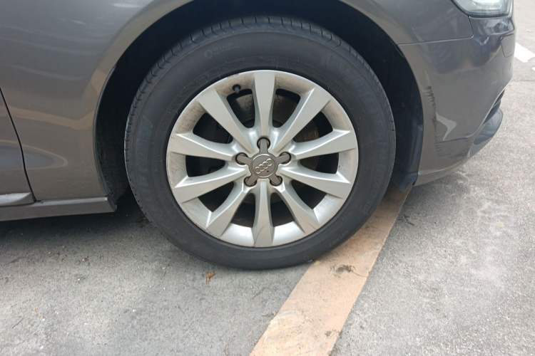 Used Audi A6L 2012 TFSI Standard Model Right Front Wheel Hub