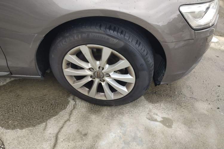 Used Audi A6L 2012 TFSI Standard Model Right Front Wheel Hub