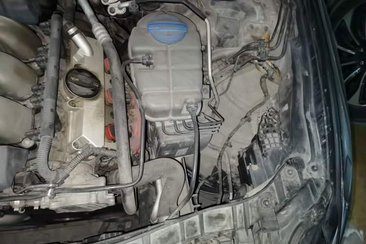 Used Audi A6L 2012 35 FSI Luxury Model Engine Bay Left