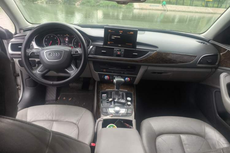 Used Audi A6L 2012 30 FSI Comfort Model Center Console