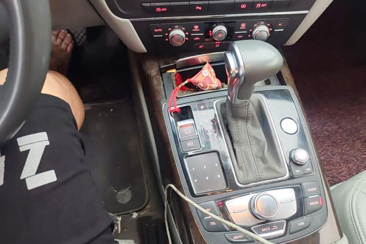Used Audi A6L 2012 30 FSI Technology Edition Gear Lever