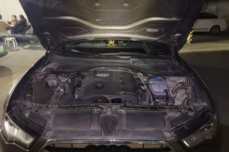 Used Audi A6L 2012 TFSI Standard Model Engine Bay