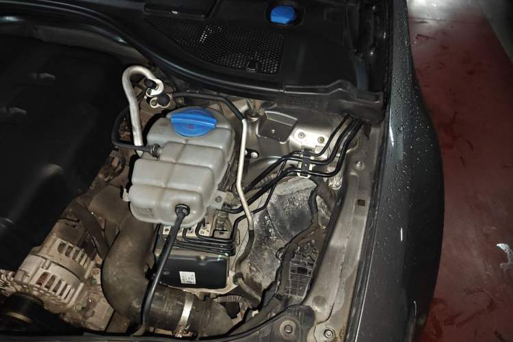 Used Audi A6L 2012 TFSI Comfort Model Engine Bay Left