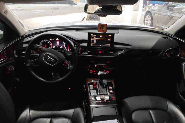 Used Audi A6L 2012 30 FSI Comfort Model Center Console