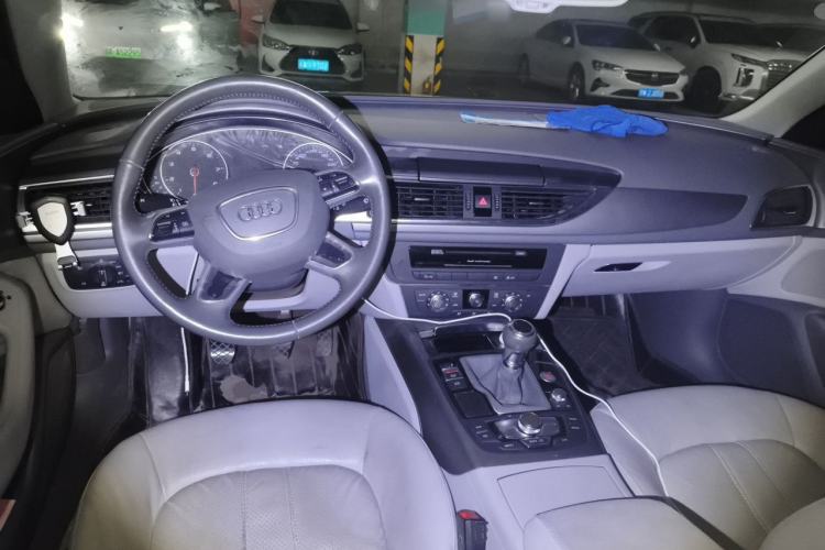 Used Audi A6L 2012 TFSI Manual Base Model Center Console