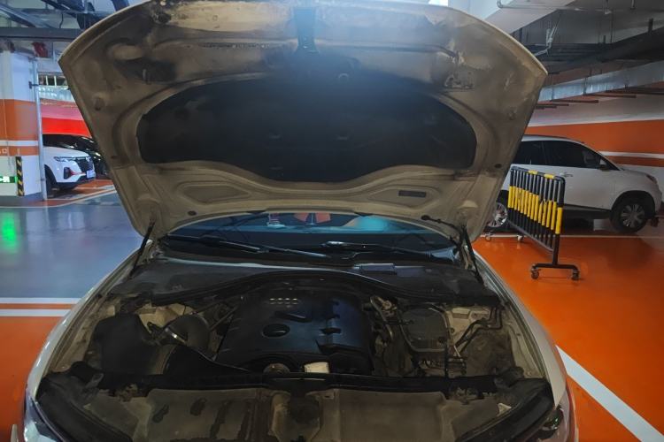 Used Audi A6L 2012 TFSI Standard Model Engine Bay