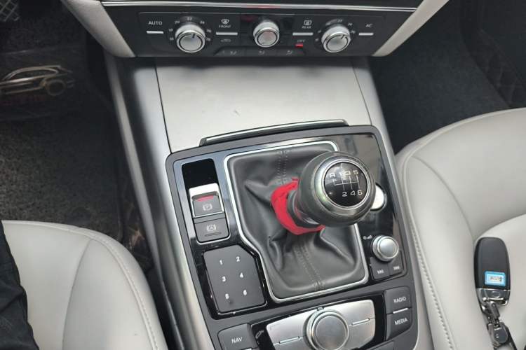 Used Audi A6L 2012 TFSI Manual Base Model Gear Lever