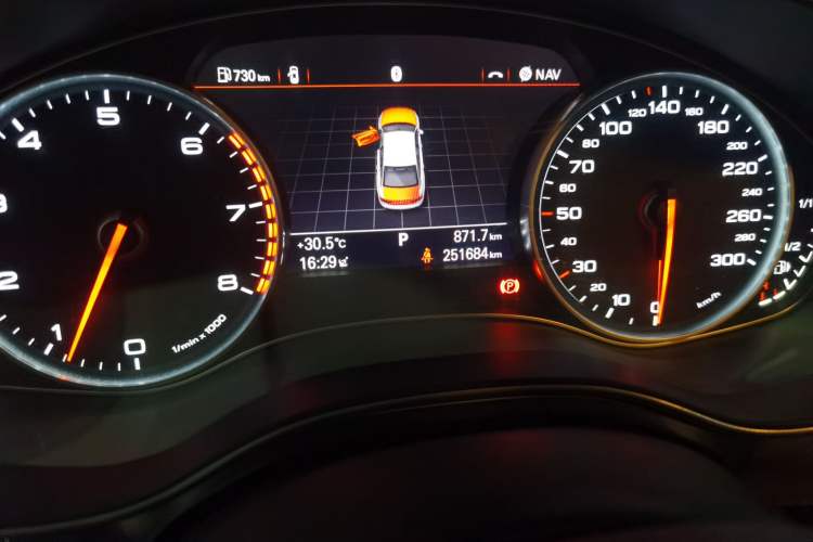Used Audi A6L 2012 TFSI Standard Model Odometer Close Up
