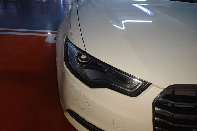 Used Audi A6L 2012 TFSI Standard Model Right Front Headlight