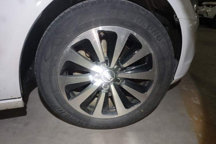Used Audi A6L 2012 TFSI Standard Model Right Front Wheel Hub