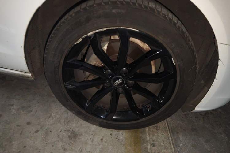 Used Audi A6L 2012 TFSI Standard Model Right Front Wheel Hub