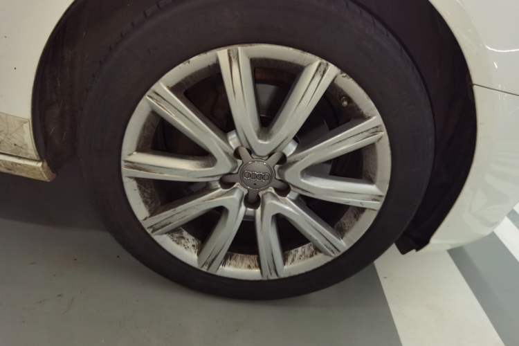 Used Audi A6L 2012 TFSI Standard Model Right Front Wheel Hub