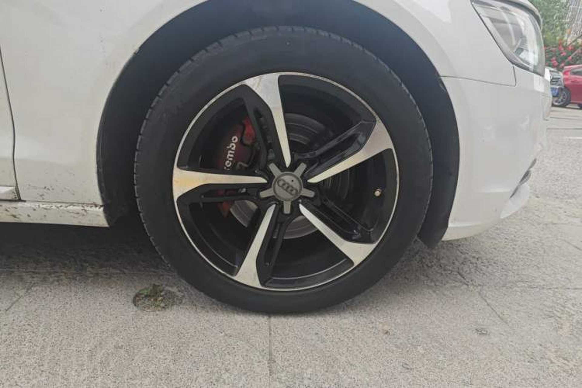 Used Audi A6L 2012 TFSI Standard Model Right Front Wheel Hub