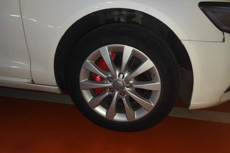 Used Audi A6L 2012 TFSI Standard Model Right Front Wheel Hub