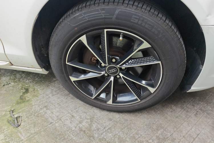 Used Audi A6L 2012 30 FSI Comfort Model Right Front Wheel Hub